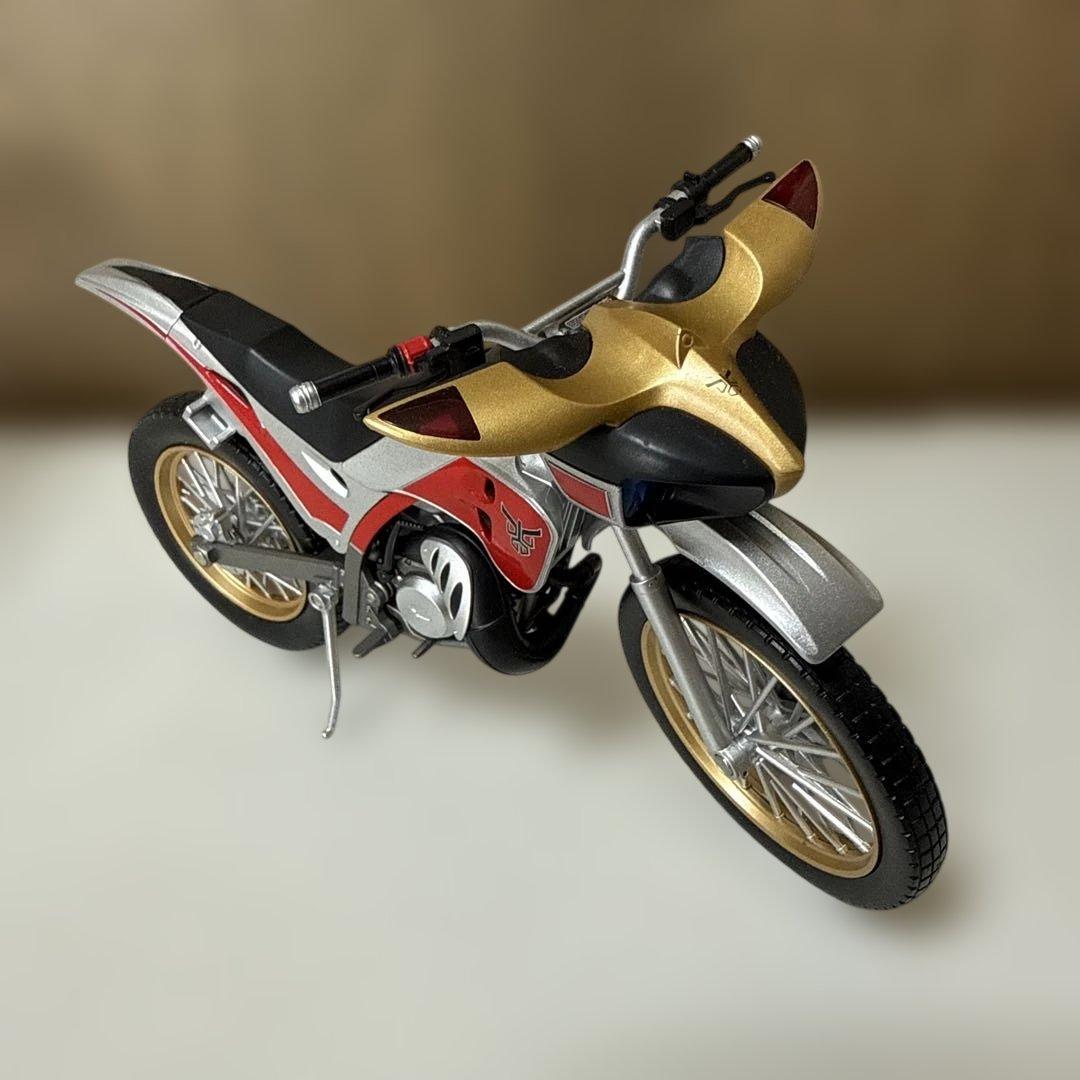 S.H.Figuarts 仮面ライダークウガ トライチェイサー2000