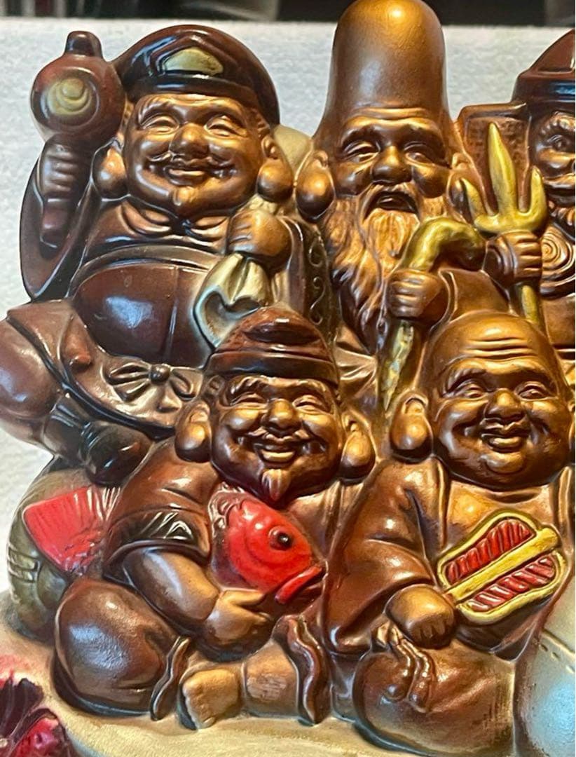 七福神の陶器彫刻 赤と金 約30cm | 激安通販のイーサプライ