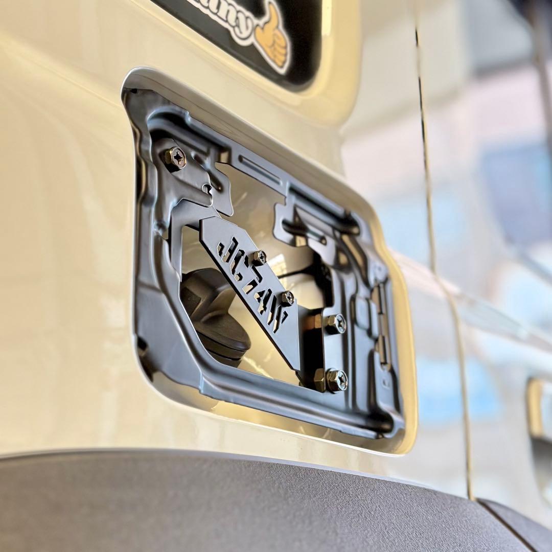 JC74Wジムニーノマド用刻印式スケルトン型燃料リッド - メルカリ