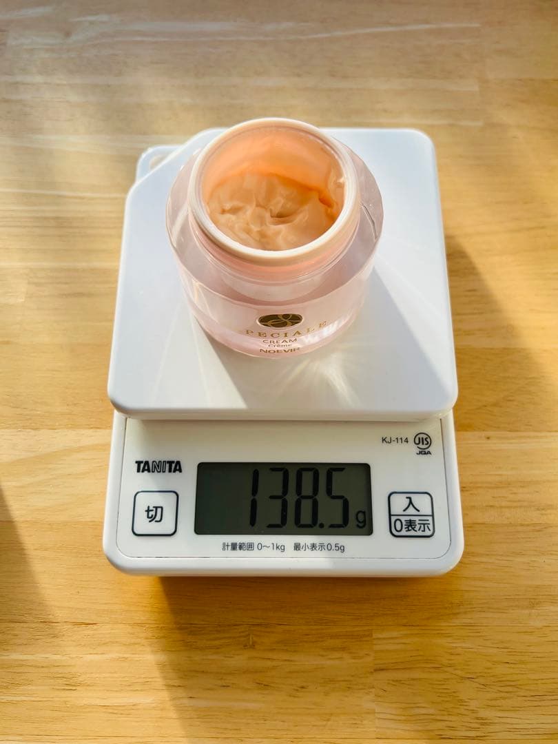 ノエビアスペチアーレ薬用クリーム 容器込み172g