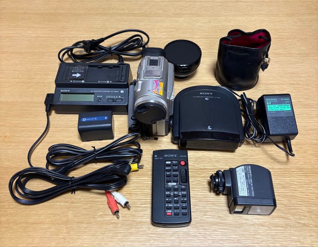 SONY Digital Handycam DCR-PC100 一式 Sony Handycam DCR-PC100 Camcorder MiniDv Video Camera Japan Silver