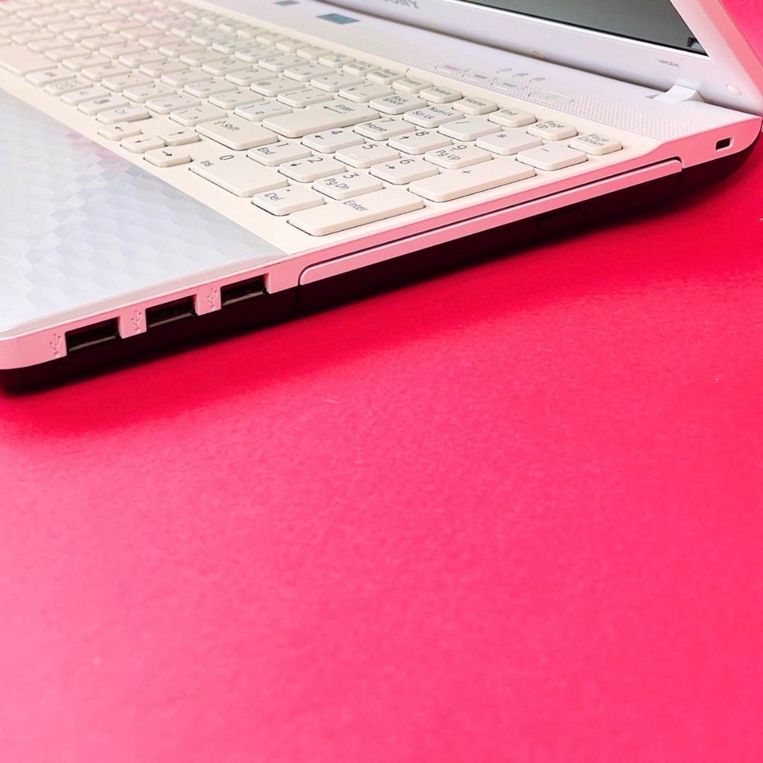 サクサク動くVAIOノートパソコン✨️おしゃれ白Windows11カメラ付きSSD