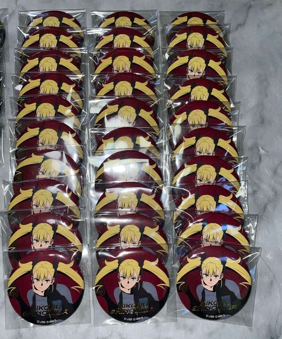 怪獣8号 四ノ宮キコル chair 缶バッジ - メルカリ