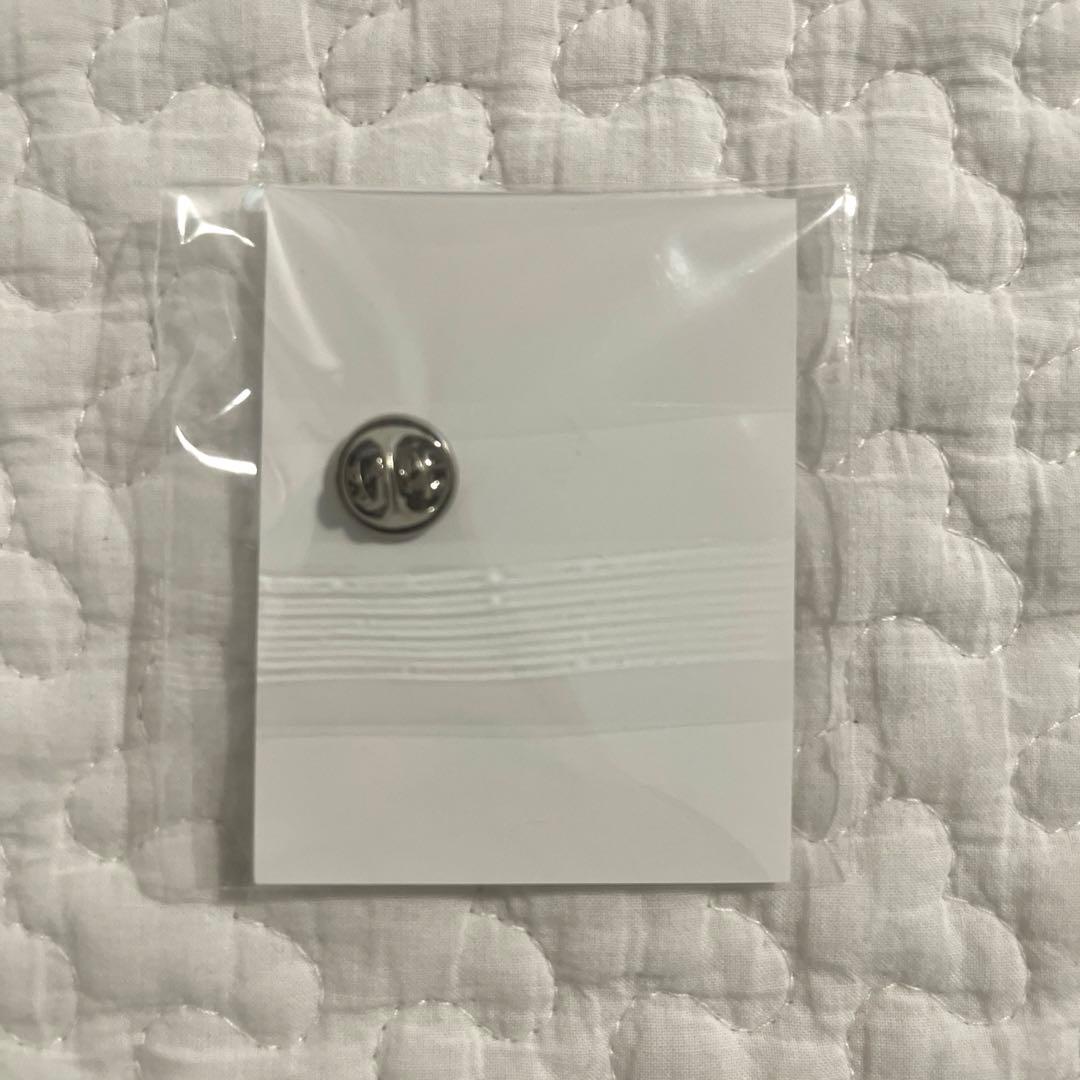 非売品】アシックス 東京2025世界陸上記念ピンバッジ - メルカリ