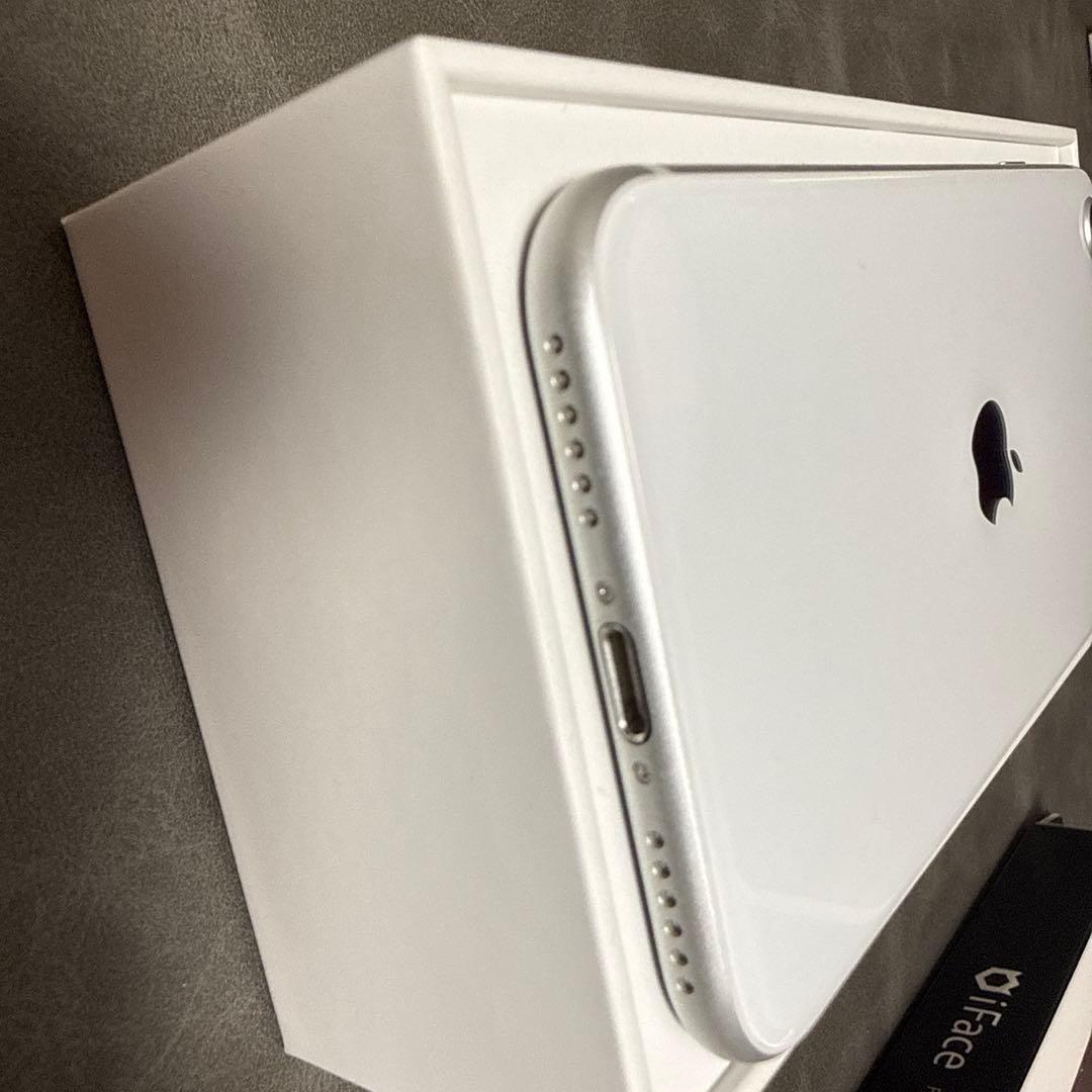 Apple iPhone SE 第2世代 ホワイト 本体 iFaceケース付き - メルカリ