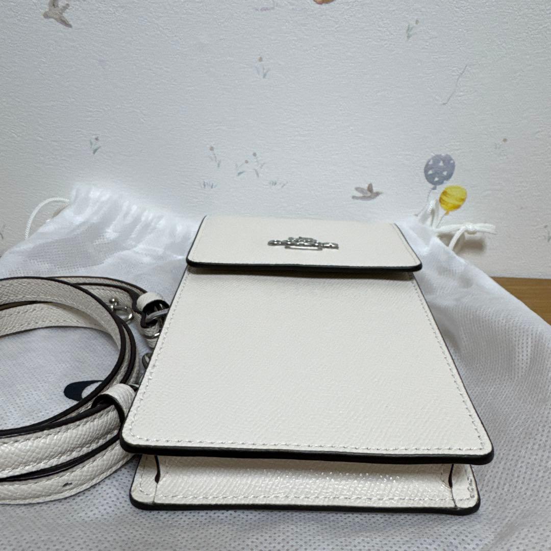 COACH ホワイト スマホショルダーバッグの通販はau PAY マーケット