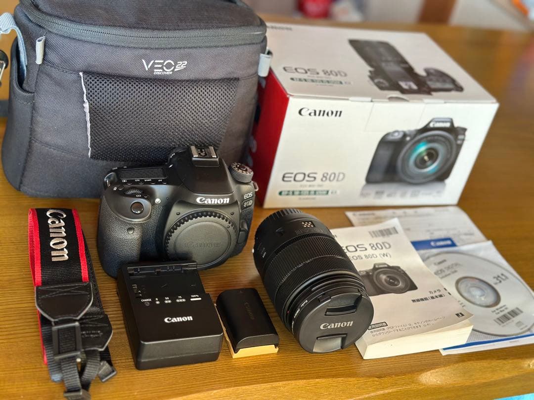 Canon EOS 80D 18-135 レンズキット 美品 付属品完備 Amazon.com : Canon EOS 80D Digital SLR Kit with EF-S 18-135mm f