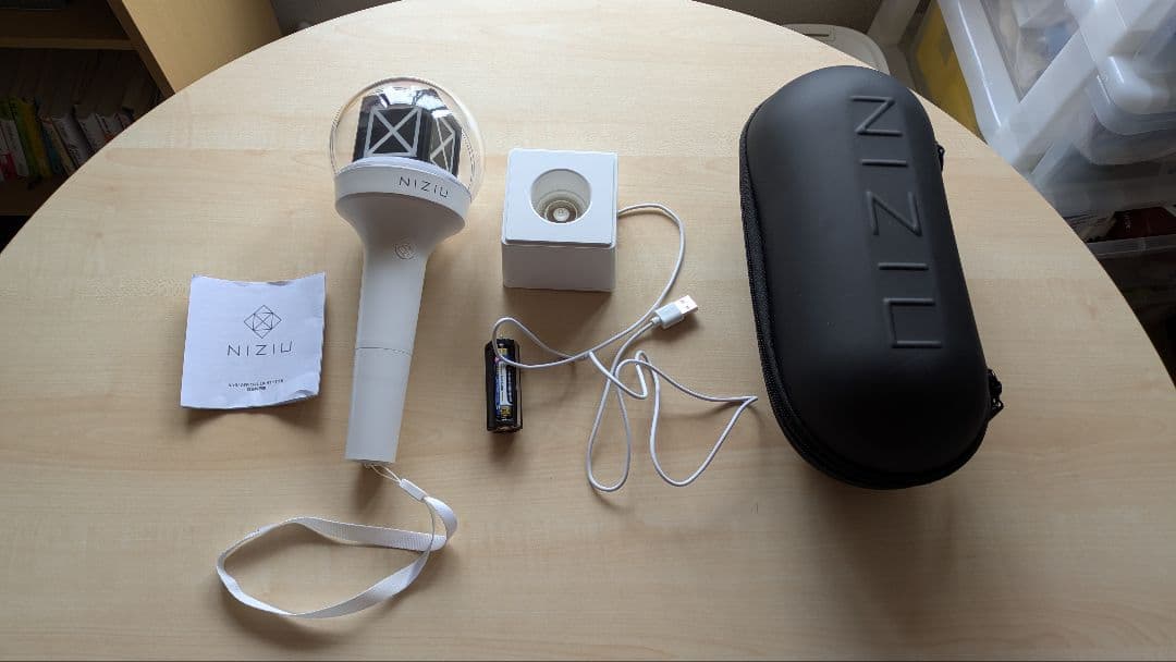 Niziu ペンライト 充電ケーブル付き - メルカリ