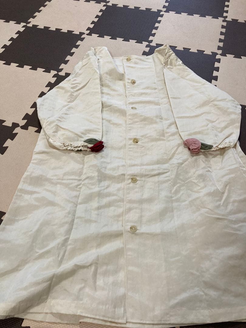 新品未使用】POTECHINO 花柄刺繍長袖エプロン 白色ベージュ ポテチーノ