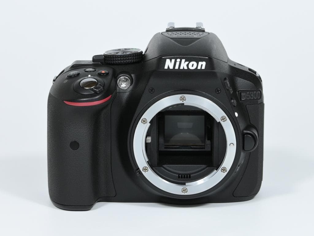 【ほぼ新品】 ニコン　Nikon D5300 ボディ 《ショット数151》