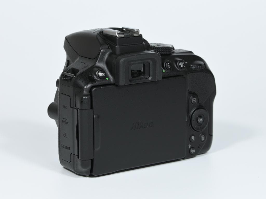 【ほぼ新品】 ニコン　Nikon D5300 ボディ 《ショット数151》