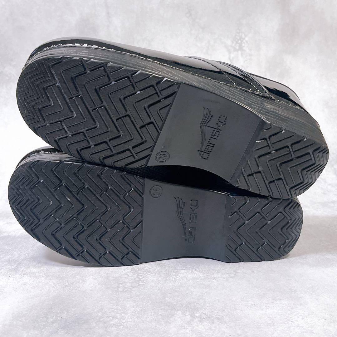 美品【ダンスコ】サボサンダル (36) プロフェッショナル パテント 厚底 黒