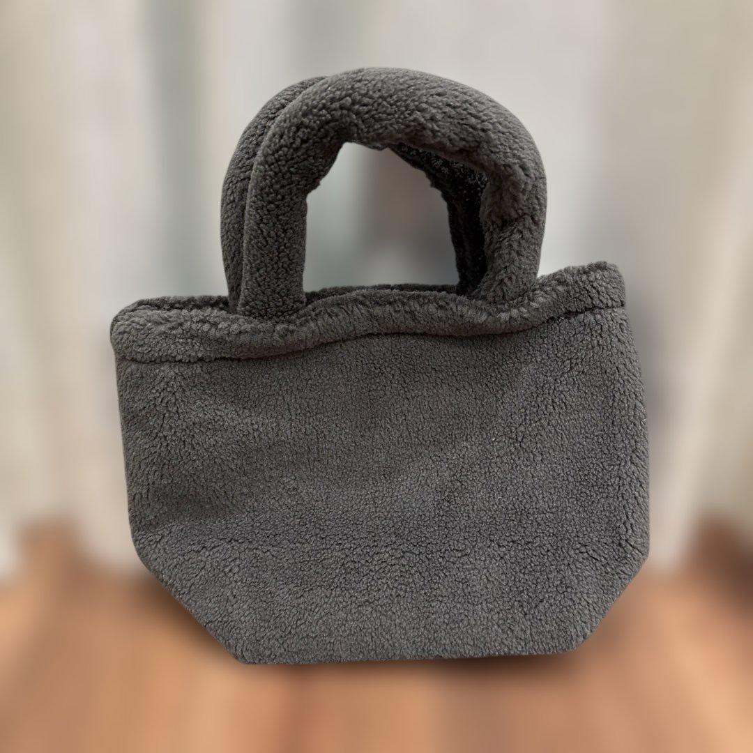 PRADA ノベルティトートバッグ グレー - メルカリ