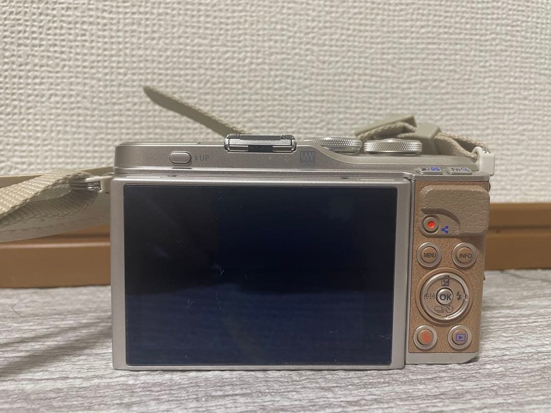 OLYMPUS PEN E-PL9 ブラウン 14-42mm レンズ付き