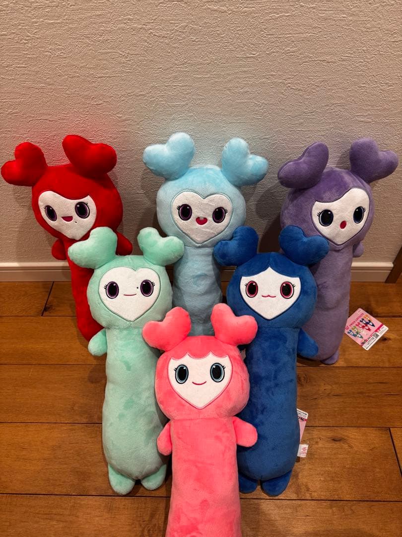 値下げ】TWICE LOVELYS のびふにゃBIGぬいぐるみ - メルカリ