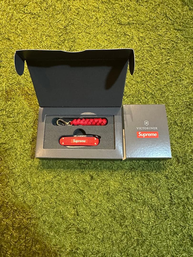 小物 komomoSUPREME Victorinox classic knif Victorinox Classic SD Alox Swiss Army Knife, Compact, 5 Functions