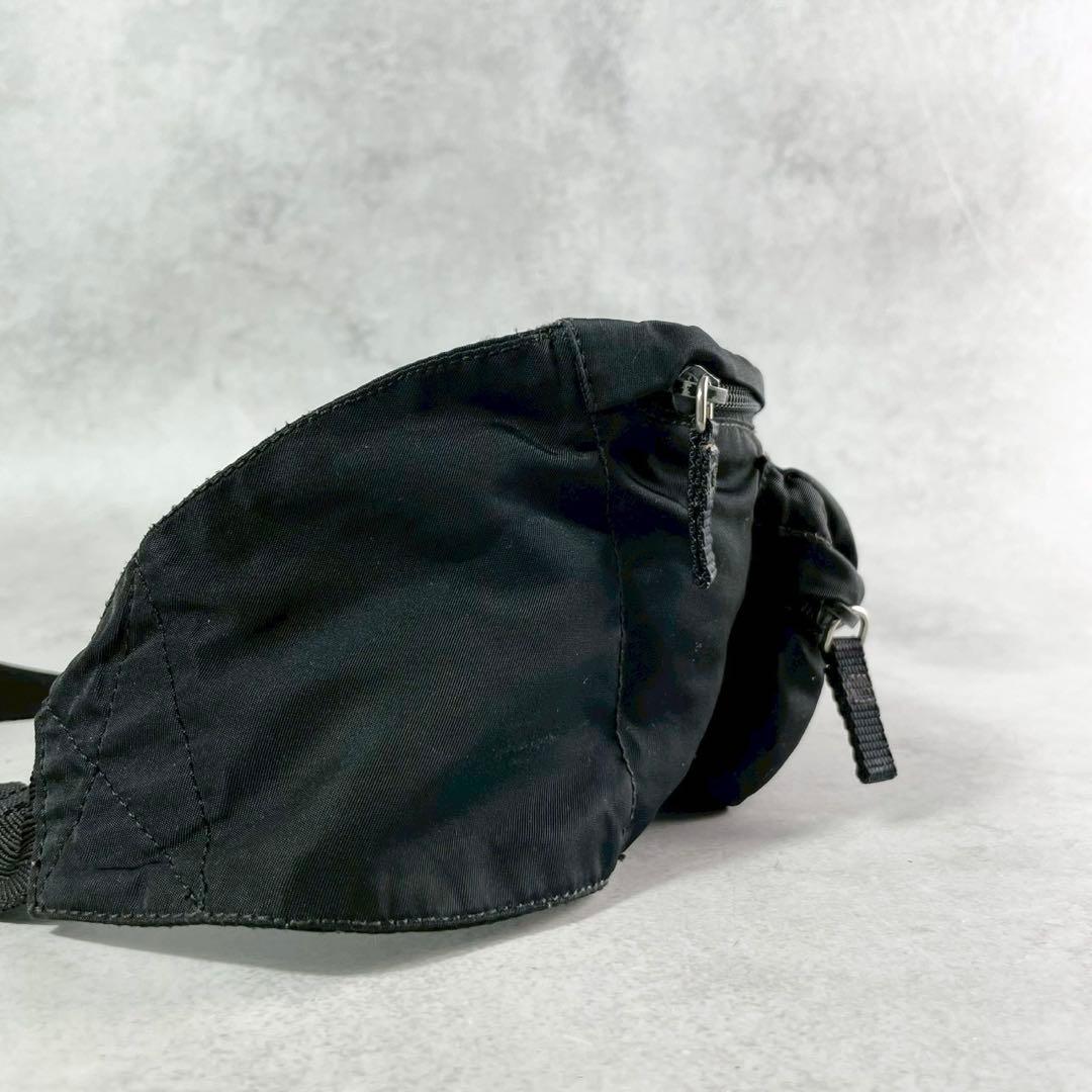 人気✨プラダ ウエストバッグ 三角ロゴプレート ナイロン 黒 ボディ