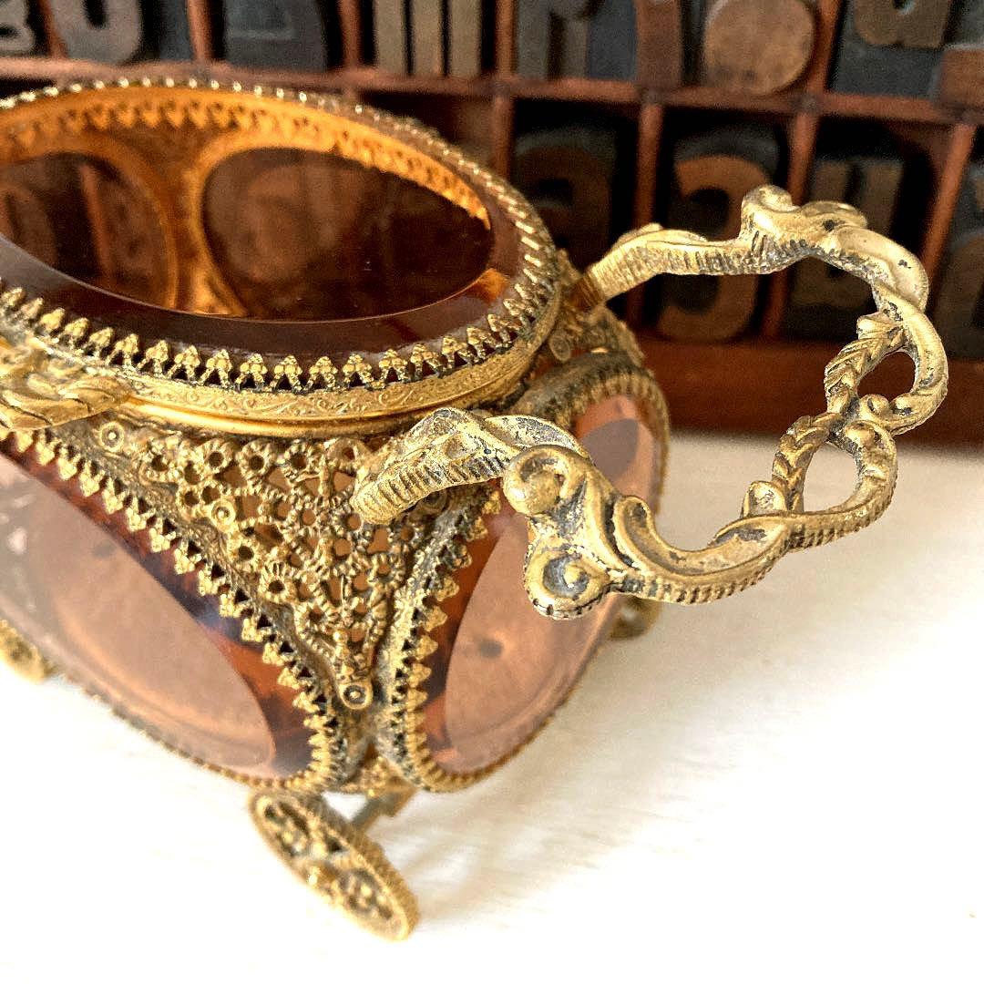 フランスアンティーク☘️オルモル装飾 ベベルガラス 馬車型ジュエリー