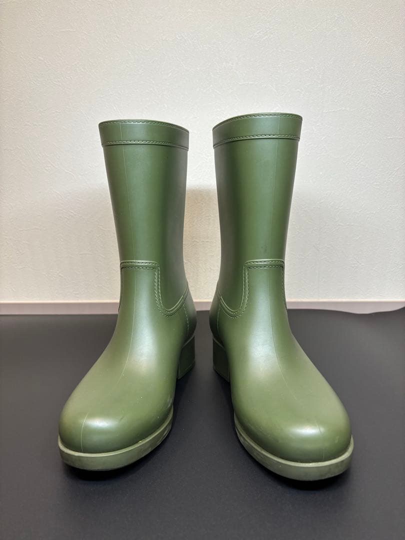 プラダ PRADA レインブーツ 三角ロゴ プレートロゴ サイズ22.5 - メルカリ