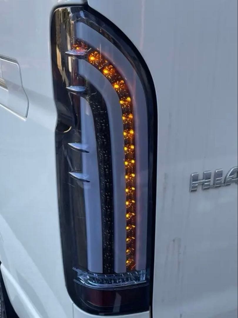 中古品トヨタ・ハイエース200系 LED TAIL LAMP 左右セット - パーツ