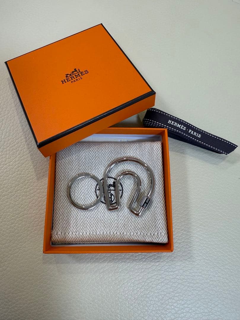 新品未使用エルメスキーホルダー 《フェール・ア・シュヴァル》
