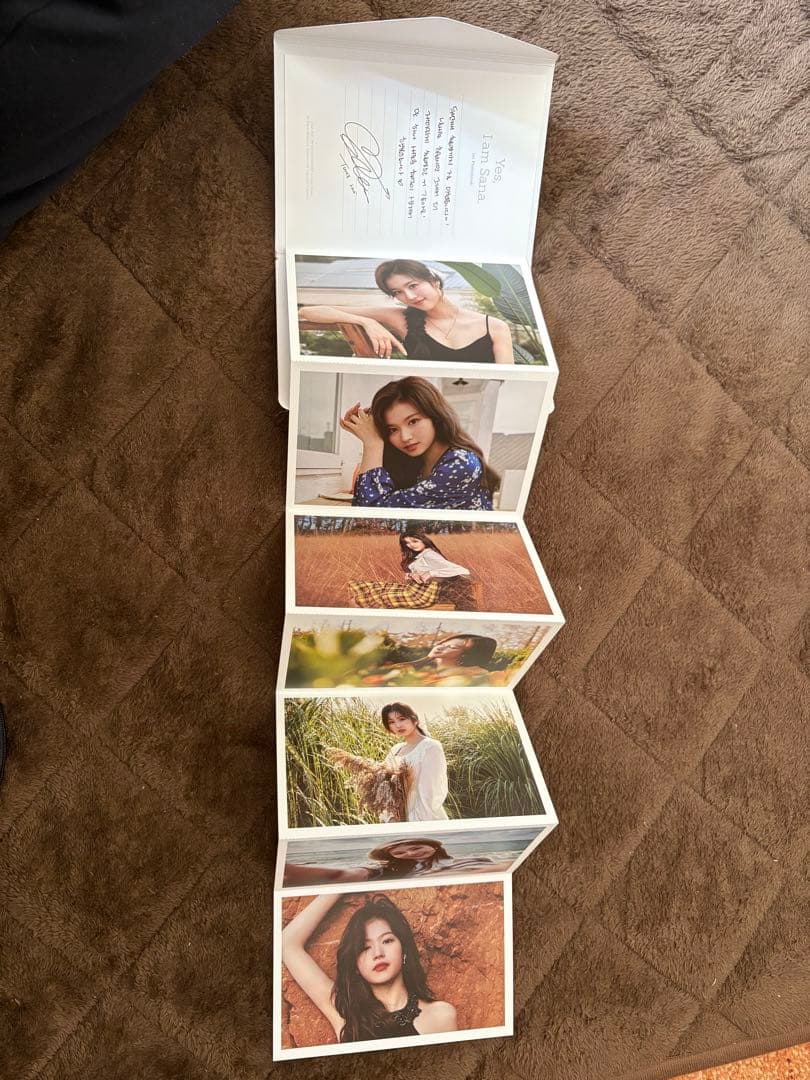 Yes, I am Sana フォトブック TWICE サナ 公式品 トレカ付き - メルカリ