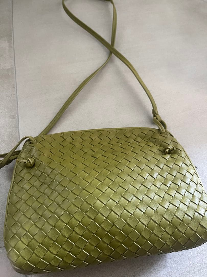 美品】BOTTEGA VENETA ループ カメラバッグ ライムグリーン - メルカリ