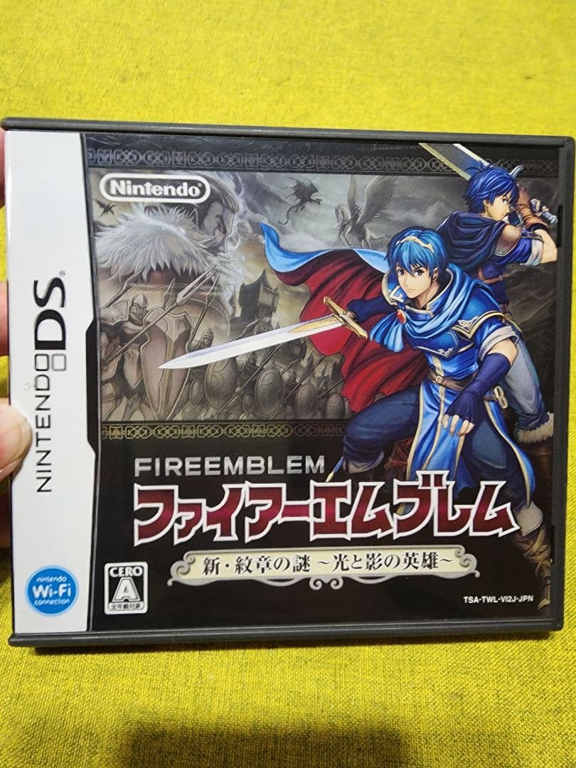 ファイヤーエムブレム 新・紋章の謎 光と影の英雄 DS - メルカリ