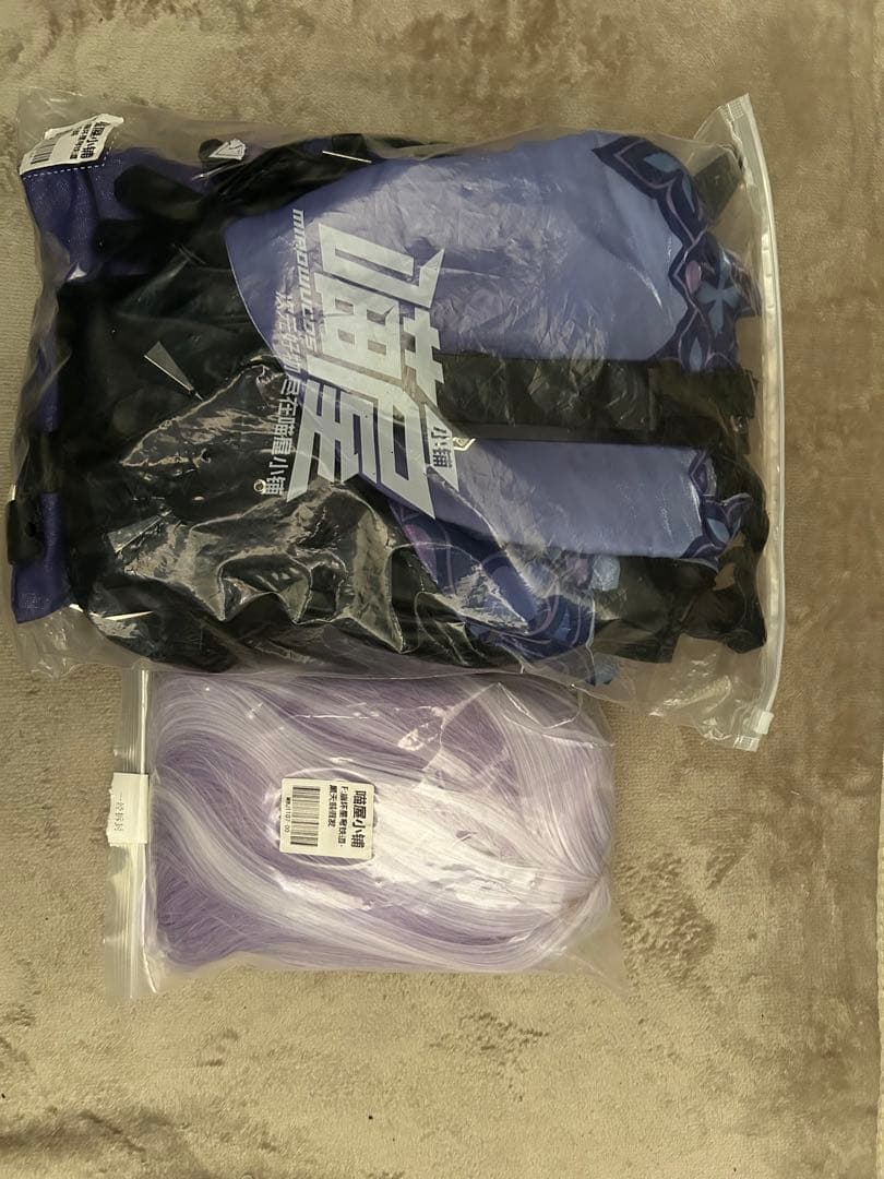 猫屋小舗 ブラックスワン XL スワンチェアに、ねこと、人と。シェアしながら座っています。 . .