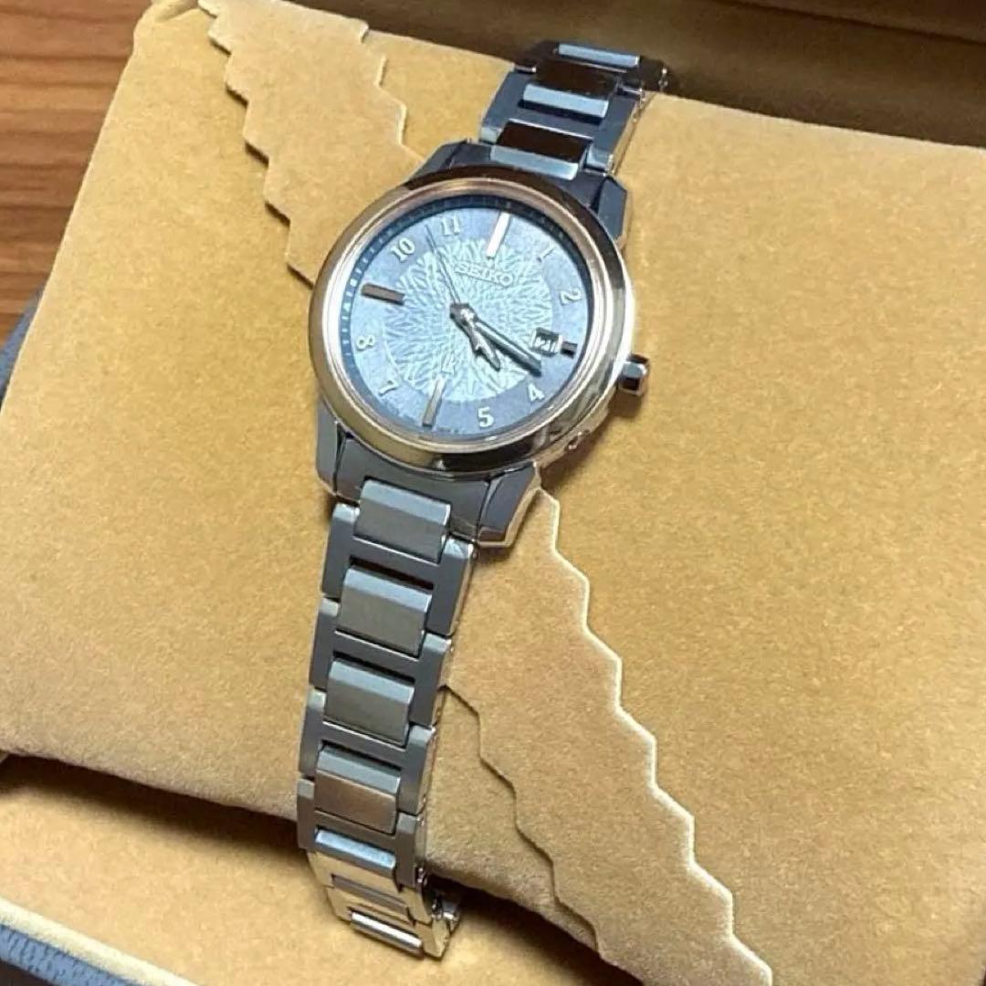 セイコールキア SSQV094 電波ソーラー アイコレクション グレージュ SSQV094 – セイコー ルキア – セイコーオンラインストア | 時計