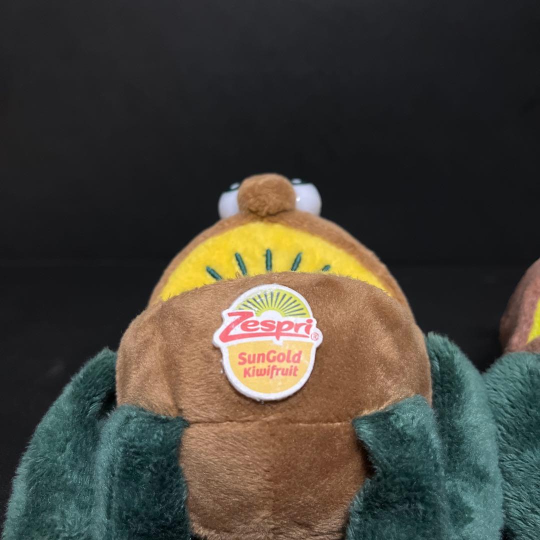 Zespri キウイブラザーズ キウイ ぬいぐるみ 2体セット - メルカリ