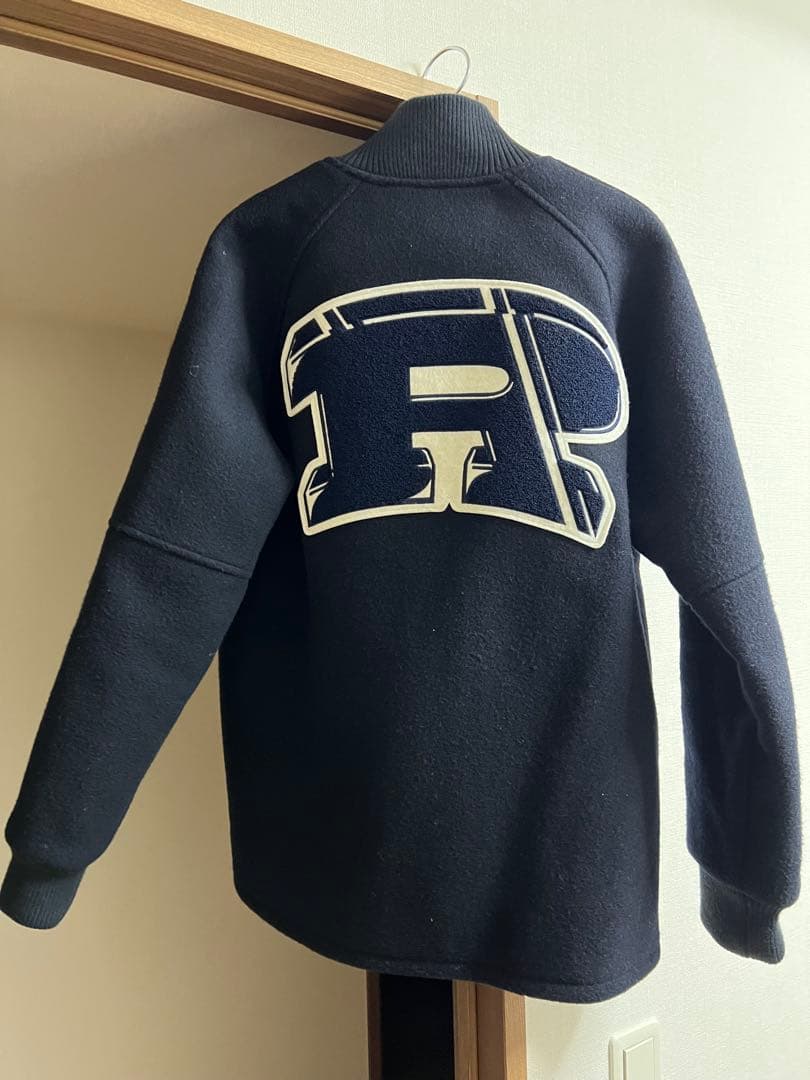 revolver リボルバー スタジャン M ネイビー/ホワイト - メルカリ