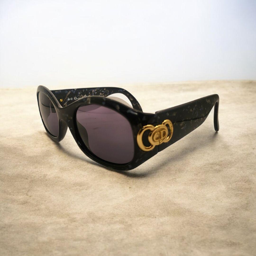 Christian Dior ロゴ サングラス ブラック太フレーム 上品 高級感