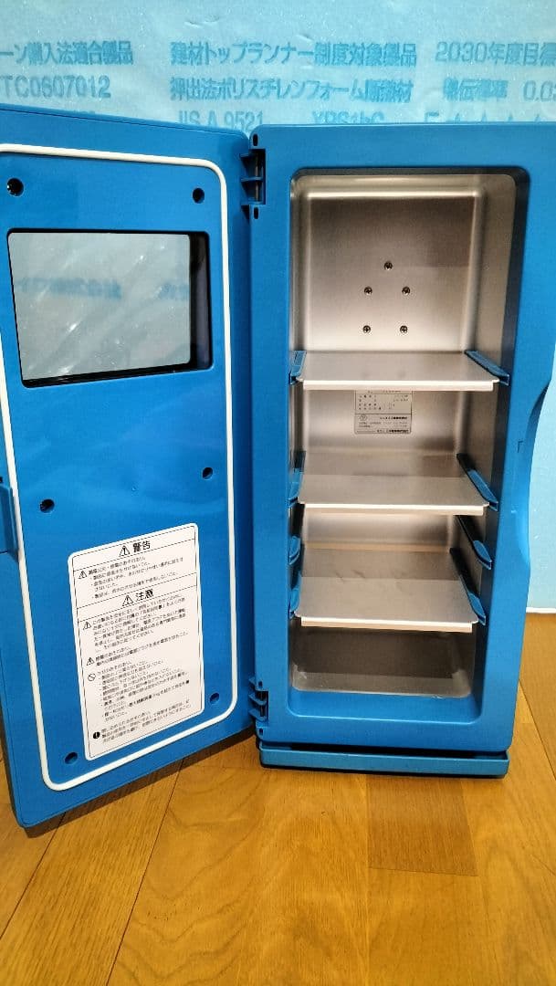 激レア】リポビタンD SANYO 冷蔵庫 9L - メルカリ