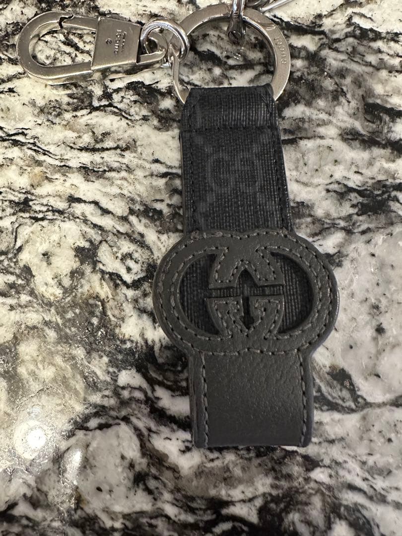 グッチ インターロッキングG キーフック 701432 K9GSN 1151 - メルカリ