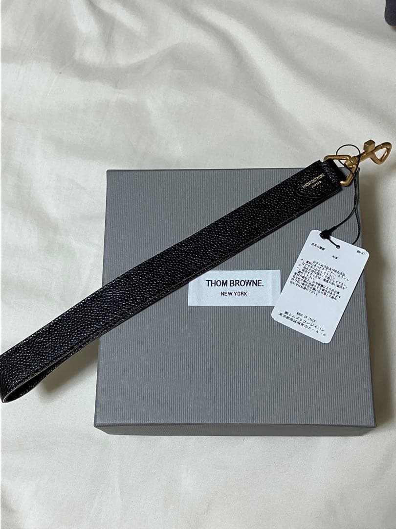 thom browne レザー　ストラップ　キーチェーン　キーホルダー Thom Browne ドッグ レザーキーホルダー | ブラック | FARFETCH JP