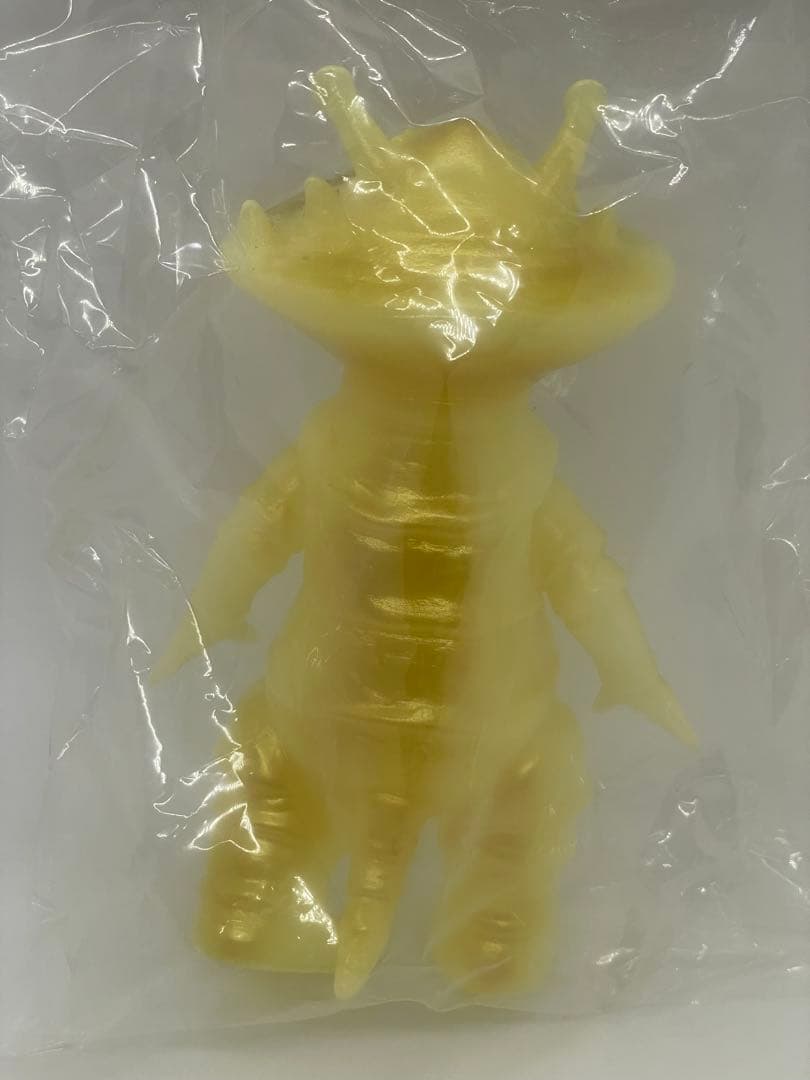 新品未開封 ブルマァク BULLMARK リトルカネゴン 蓄光ゴールド ソフビ