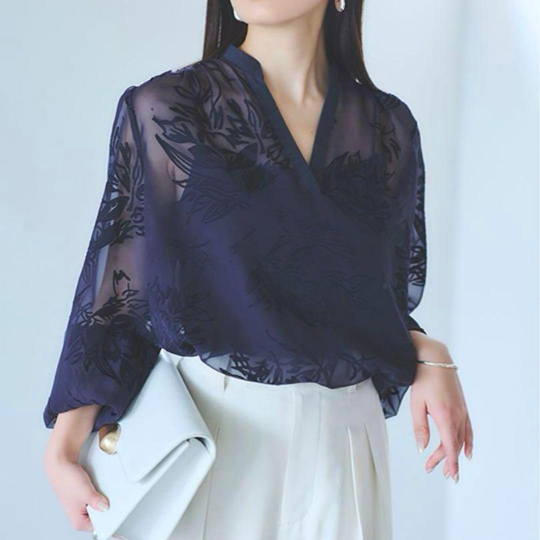 スキッパーネックオパールブラウス ネイビー アニュアンス スキッパーネックオパールブラウス ネイビー アニュアンス - メルカリ