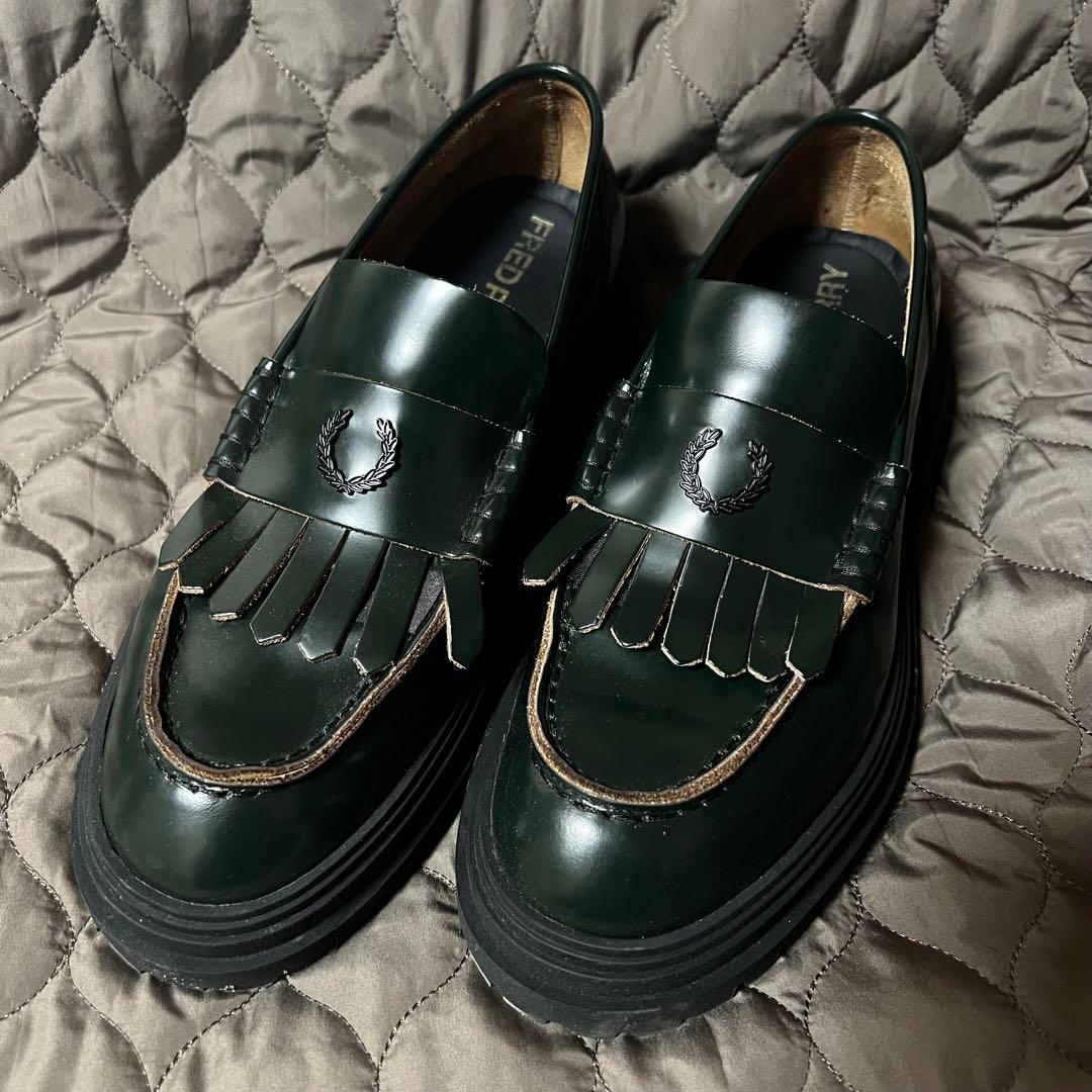 FRED PERRY グリーン フリンジ付きローファー FRED PERRY グリーン フリンジ付きローファー - メルカリ