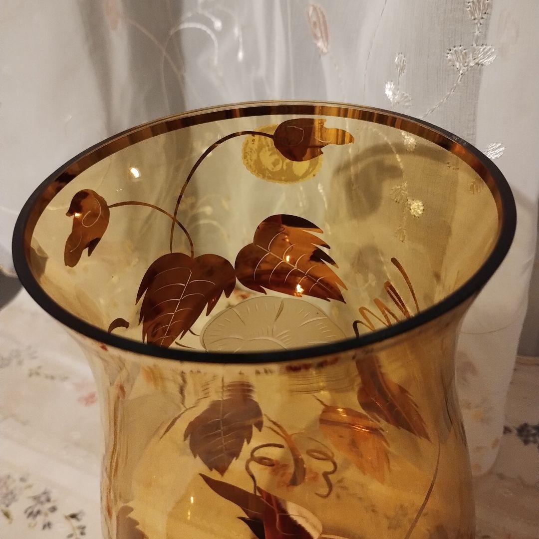 ボヘミアの花瓶（アンバーガラス×金彩） - メルカリ