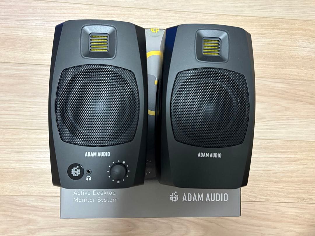 D3V ADAM AUDIO スピーカー 黒 スタンド付 ADAM Audioがモニタースピーカー「D3V」を発表