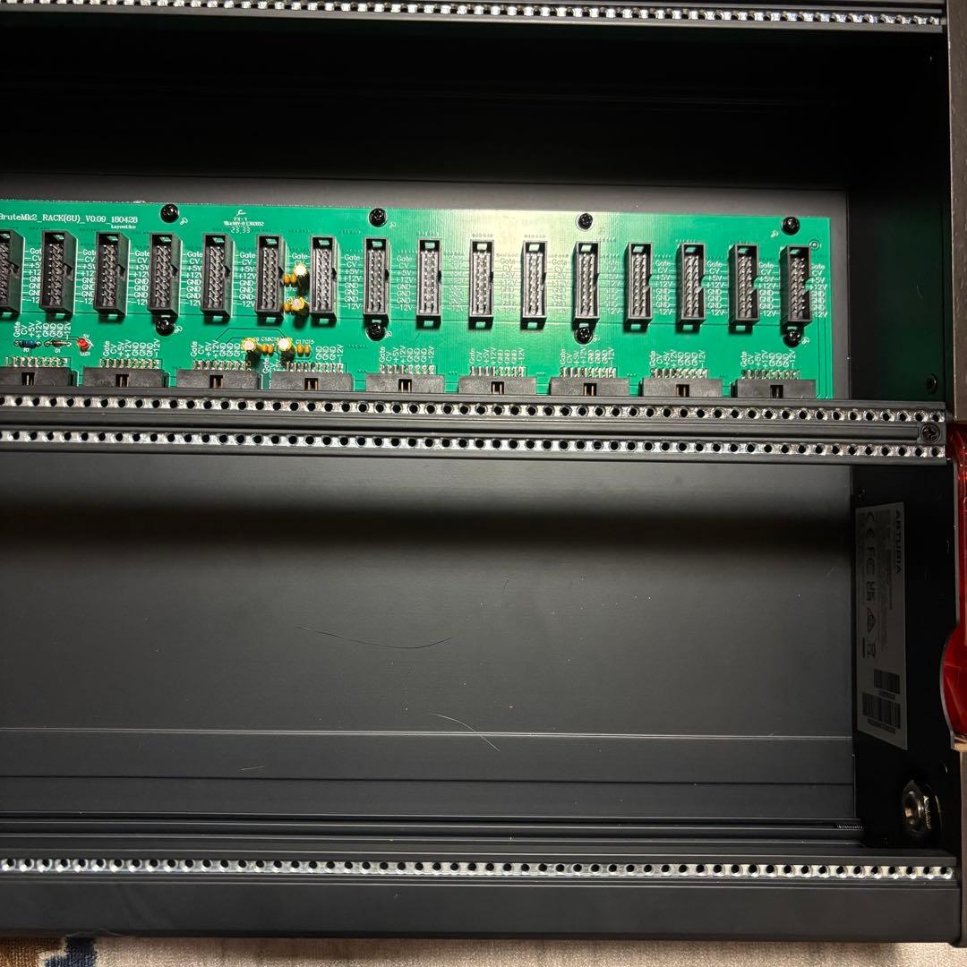 ARTURIA RACK BRUTE 6U Noirモジュラーシンセ ケース Arturia ユーロ