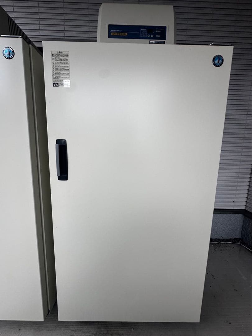 ホシザキ 野菜兼用玄米保冷庫 14袋 HRA-14GD1 ホシザキ 野菜兼用玄米保冷庫 14袋 HRA-14GD1-D2 本体＋棚板 2枚セット