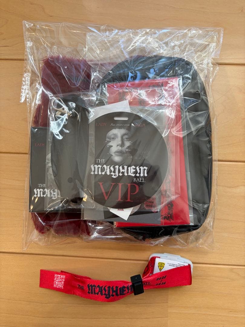 Lady Gaga The MAYHEM Ball VIP GOLD 限定グッズ - メルカリ