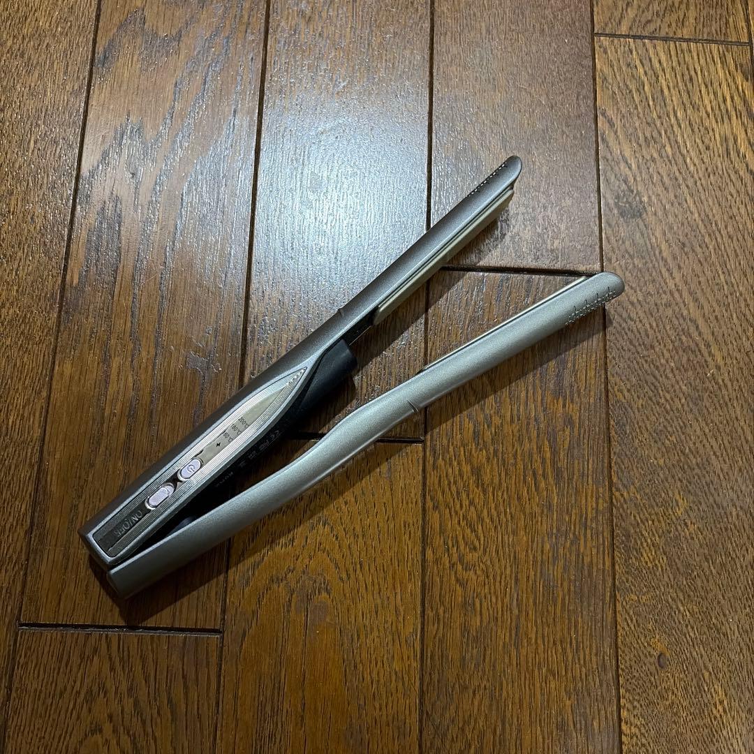 コンパクト ストレートヘアアイロン シルバー - メルカリ