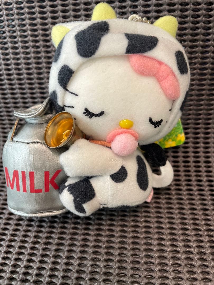 ご当地キティ 牧場限定 ご当地 ハローキティ 牛柄ミルク付 ぬいぐるみ