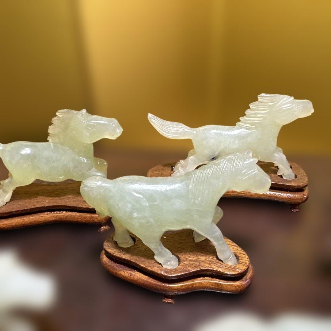 玉石，置物，彫刻，インテリア，翡翠製馬の彫刻8体セット - メルカリ