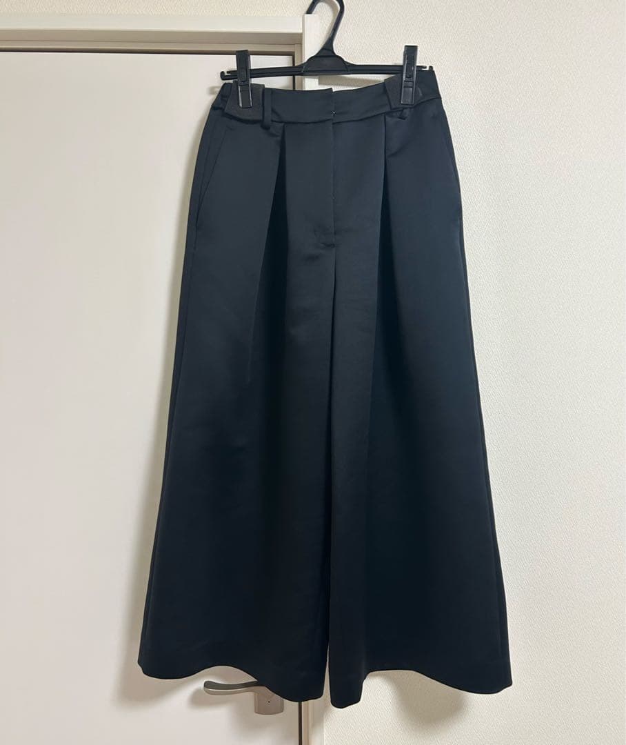 heve サテンフレアガウチョパンツ 38 ブラック ワイドパンツ ブラウス