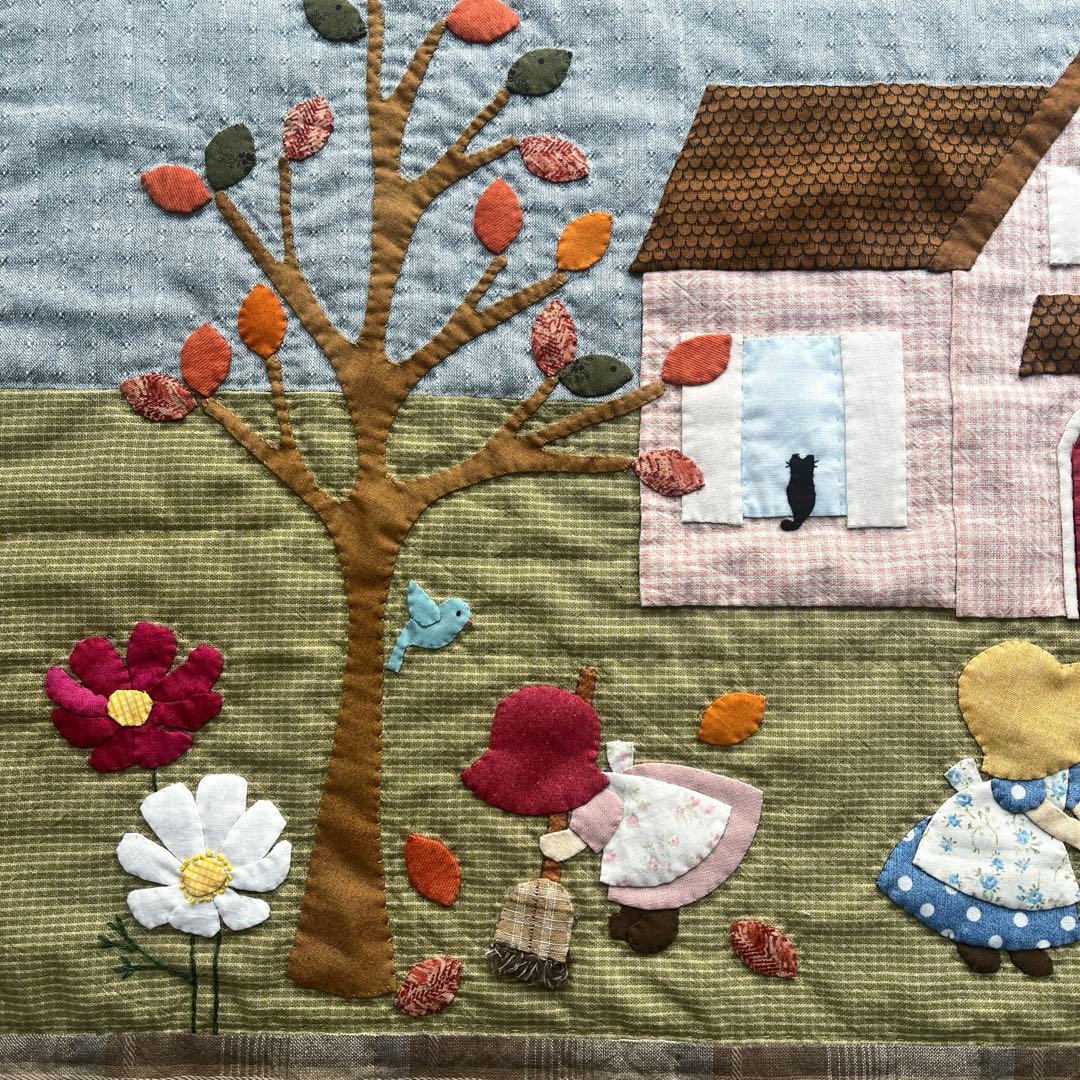 パッチワークタペストリー スーちゃんと秋のキルト - メルカリ