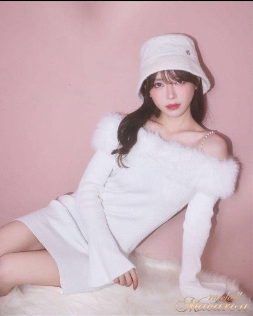 ミシェルマカロン ファーオフショルニットワンピース - メルカリ